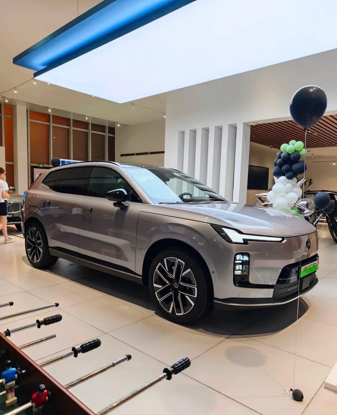 【沃尔沃XC70到店实拍！预售29.99万起，9月26日正式上市🔥】终于来了