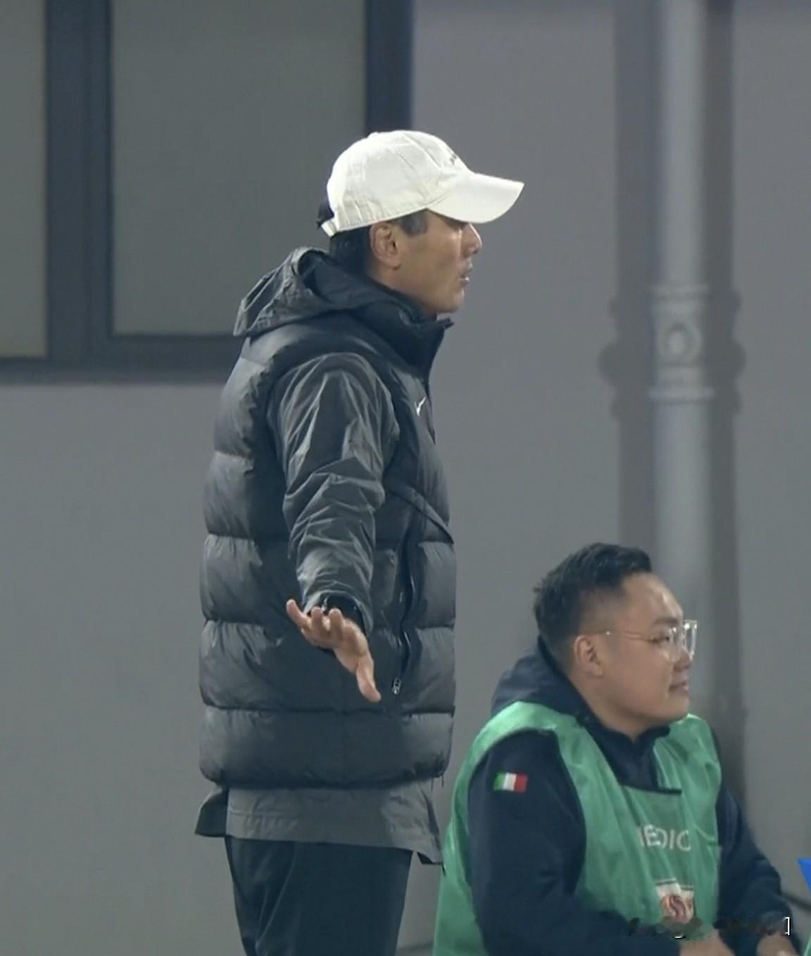 完全出人意料，邵佳一出任国足主帅。根据原来媒体的报道，足协更倾向于聘请外教