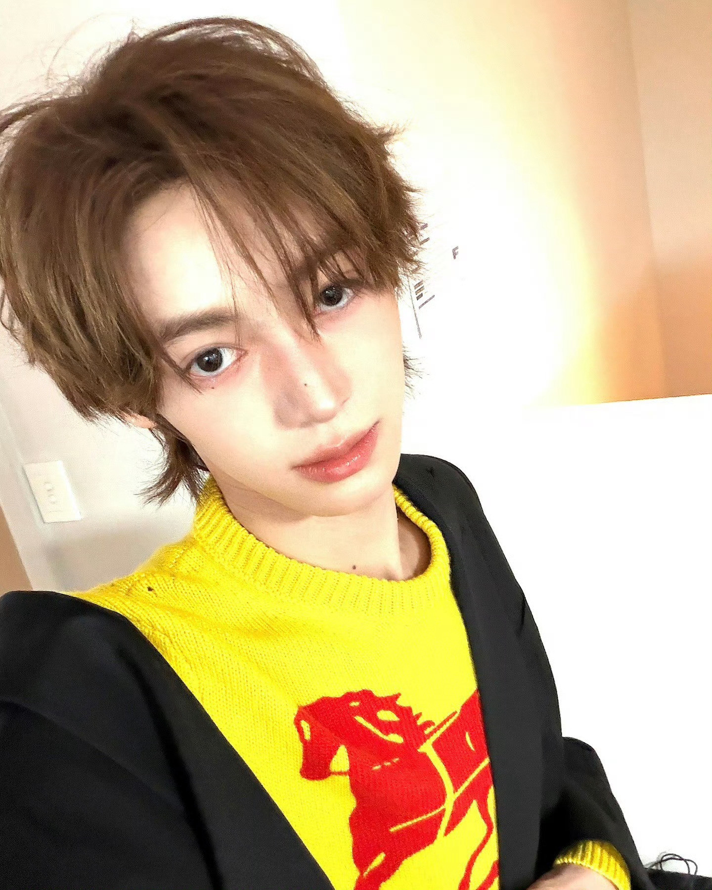 韩振🐰韩振官民队三推门面就是萌！正面看，萌！背面看，萌！左边看，萌！右面看，