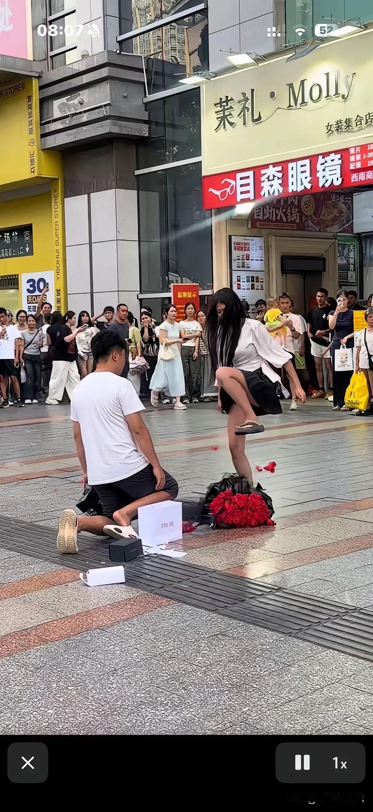 兄弟呀，她不喜欢你，就算跟你结婚也不会幸福的啊