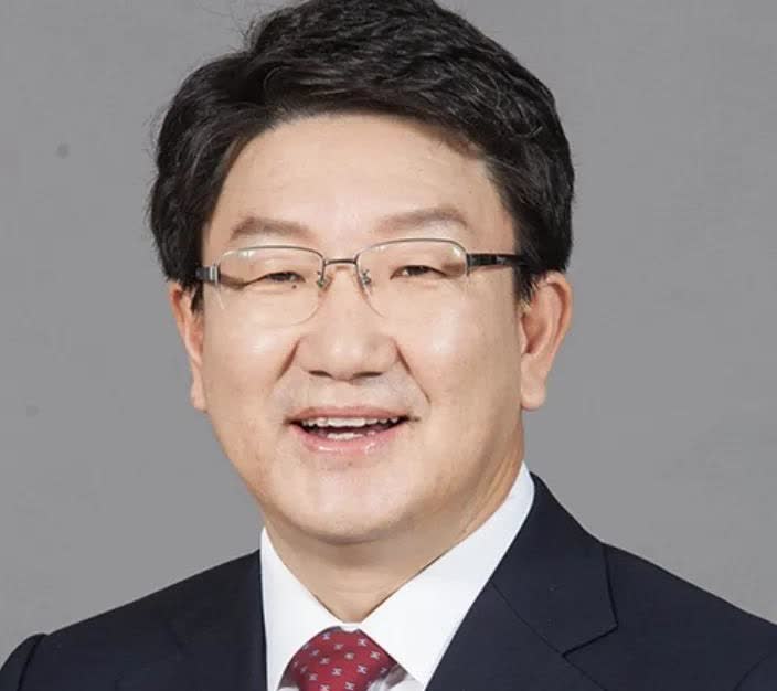 韩国国民力量党前院内代表权性东被申请拘捕令。权性东有今天一点不意外，他是亲尹派核
