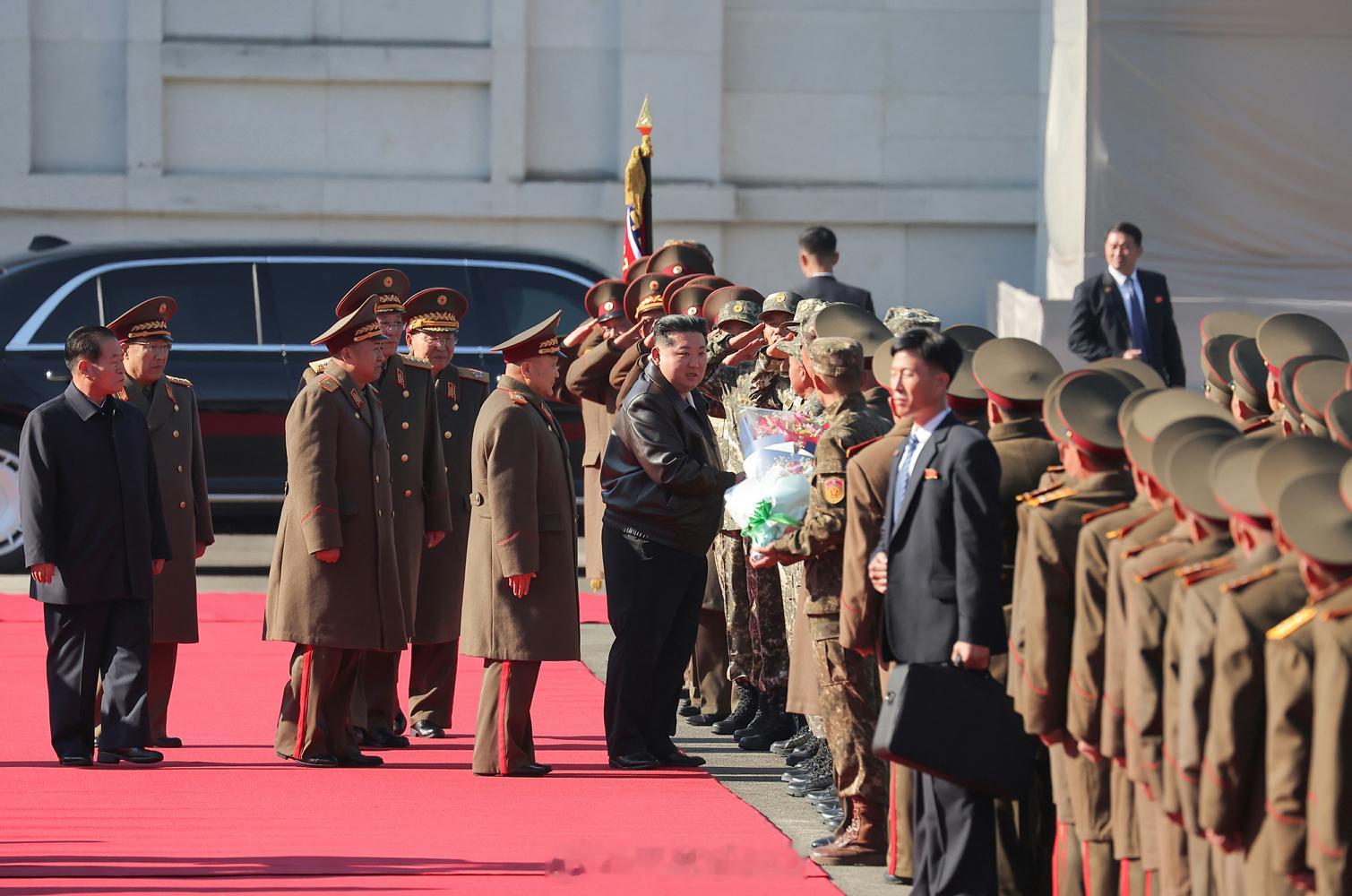 敬爱的金正恩同志视察朝鲜人民军第十一军指挥部​​​