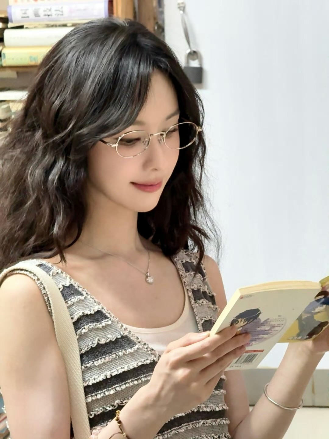 书店偶遇一位漂亮的小姐姐。 ​​​