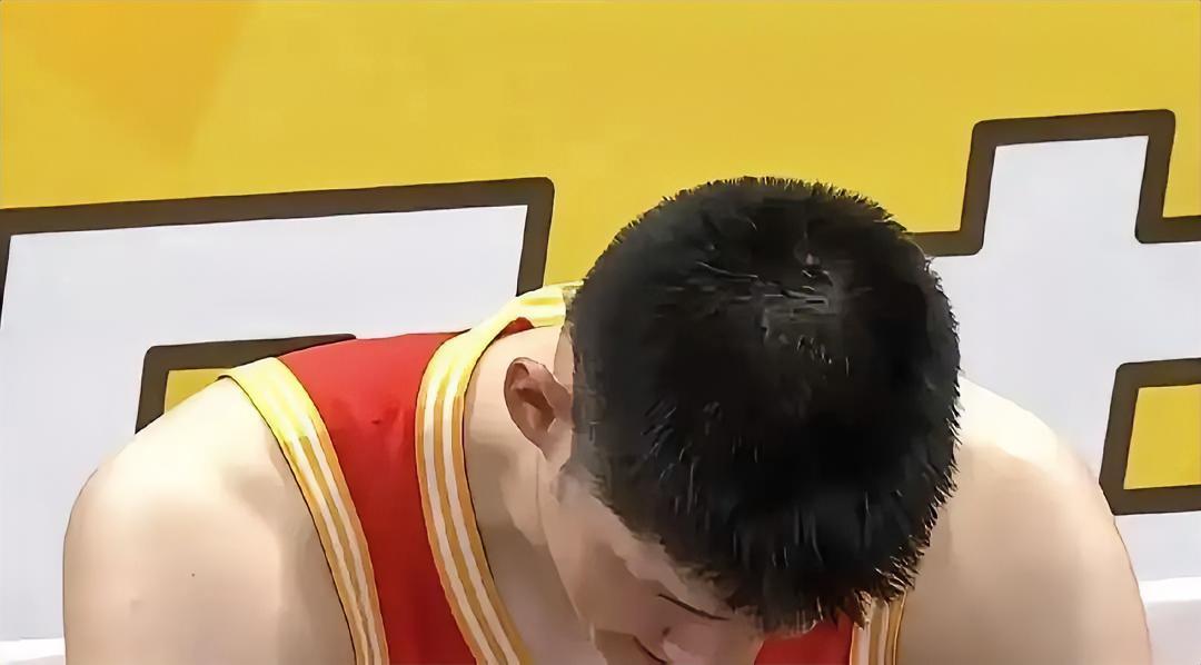 广厦核心胡金秋真的太拼了！今日CBA总决赛广厦主场迎战上海G4，首节战罢广厦28