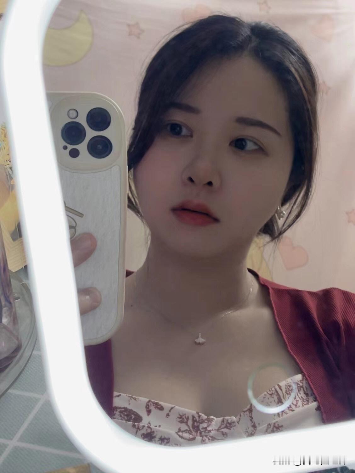 你发这些很困扰我，已婚已育，两个孩子妈妈，不是不愿意回你，良家妇女，上网是为了在