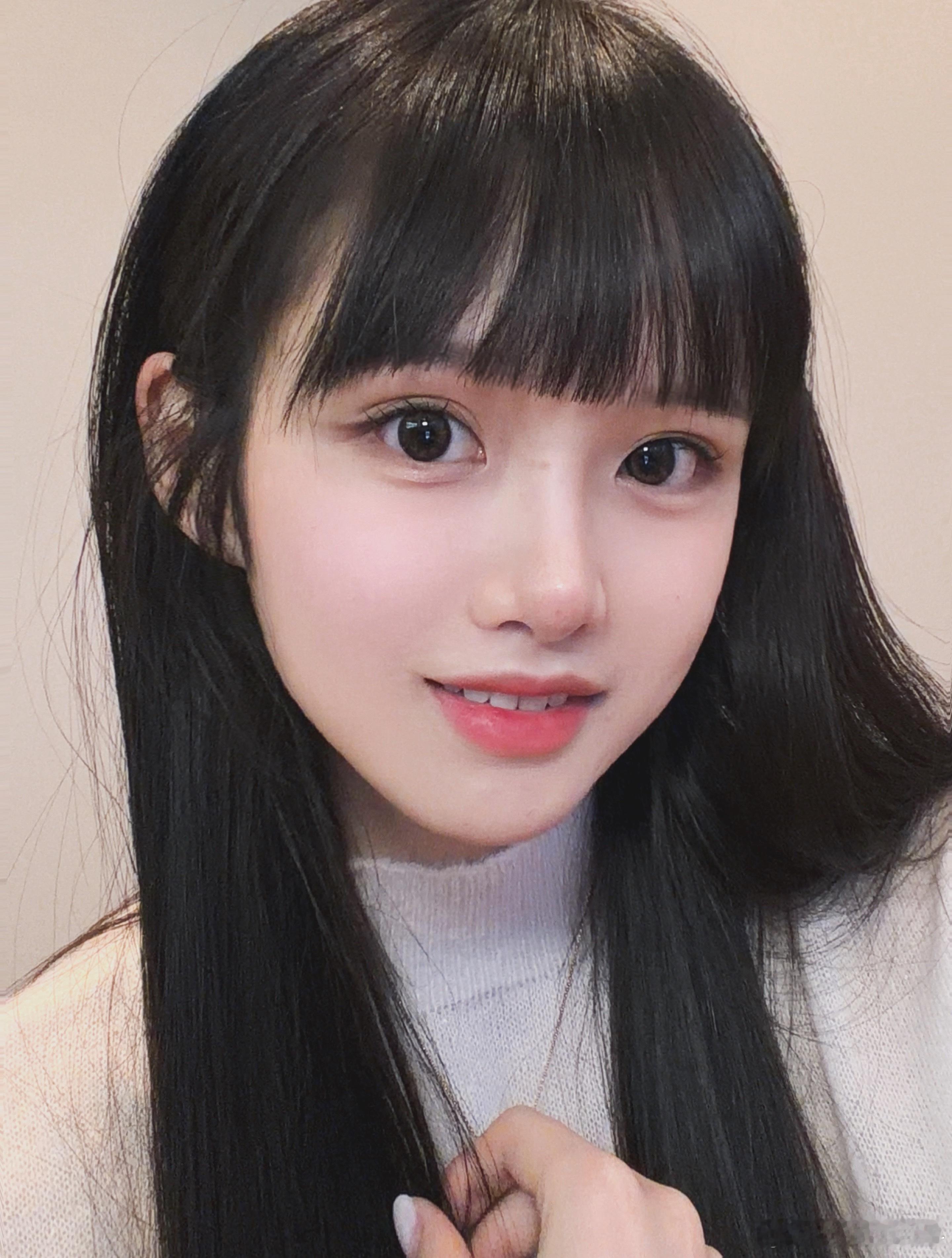 怼脸๑乛◡乛๑本人亲自操刀的刘海[大笑]​​​