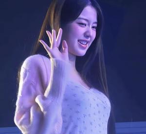 最大问题还是教练不行卢伟能力怎配得上夺冠？上海队这场球输得让球迷坐不住了，1