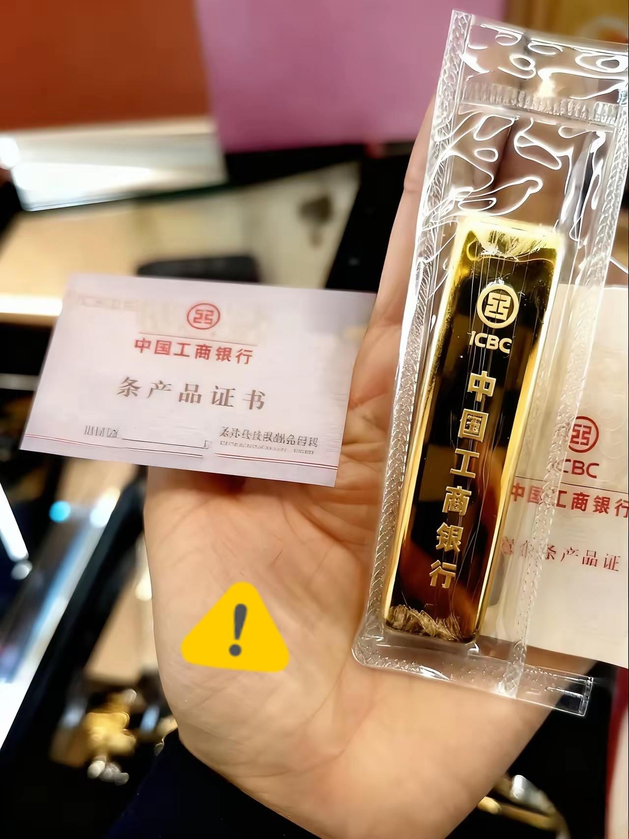 武汉一位男子的黄金投资操作，近期成了不少人讨论的焦点：手握七八公斤金条数载，金价