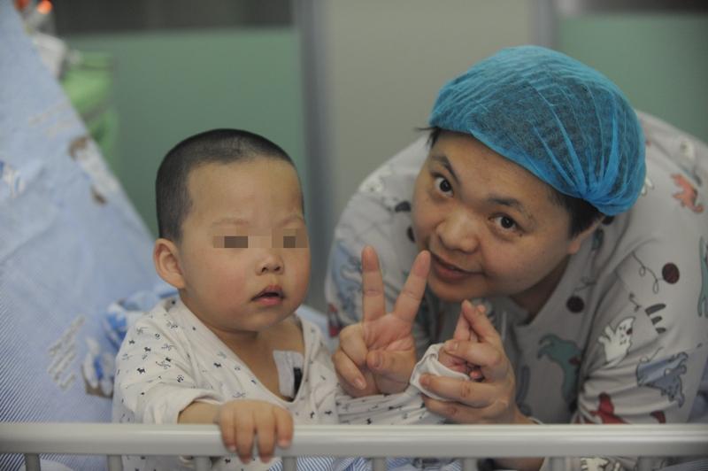 育儿避坑指南过度喂养伤宝宝肠胃！新手爸妈别踩这些雷新手爸妈注意了！别以为