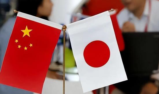 中日关系难以好转？日本“高人”给高市早苗支招！8月21日，日经新闻抛出三种和解方
