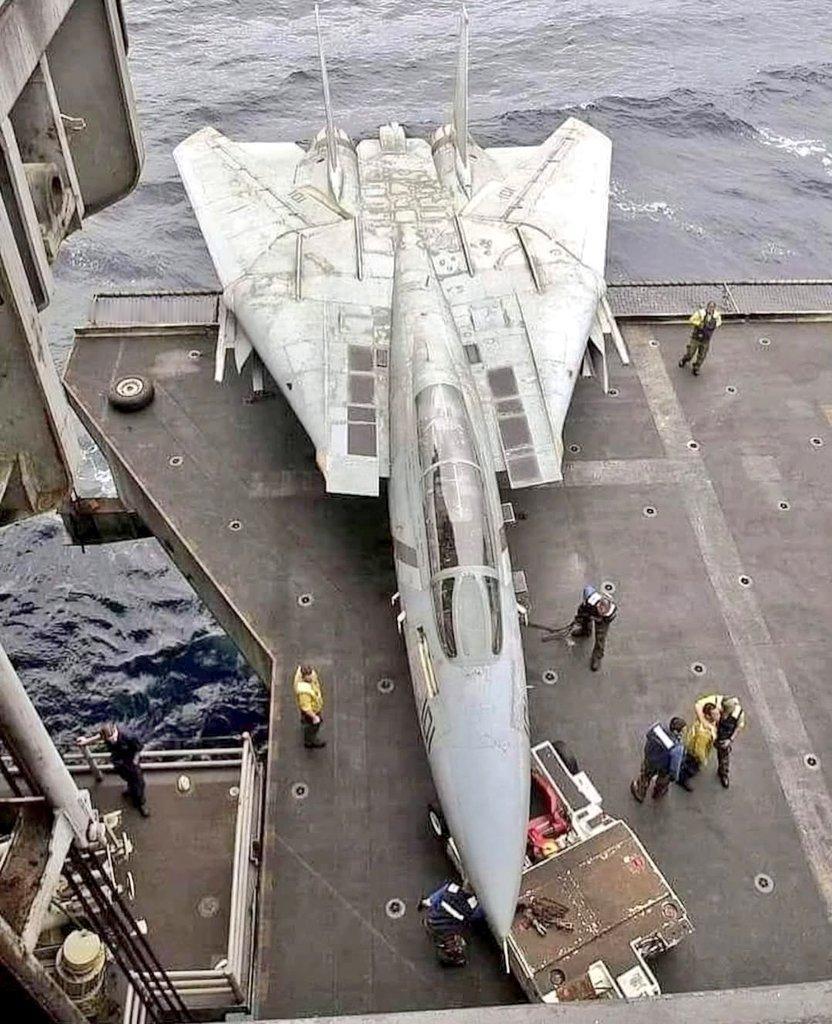 歼20作为重型隐身战斗机，能不能上舰？歼20是重型机，接近40吨，很多人认为