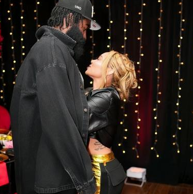 哈登现女友曾经为查尔斯生过孩子还和路威热吻过。之前哈登公开的表现,现女友佩吉-斯