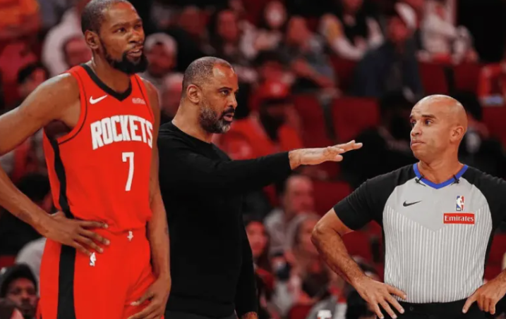 火箭主帅乌度卡接受采访时谈到了球队目前的情况。“我们想变得非常出色，但是我认为