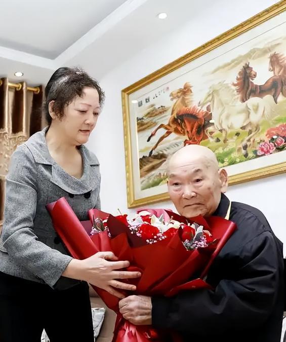 2020年，淮北退役军人事务局接到举报，称一位90多岁的煤矿退休工人曾是抗美援朝