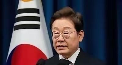 一家日本主流大报，近期挖出了一份2014年的中国军方内部会议记录。这事奇怪在哪？