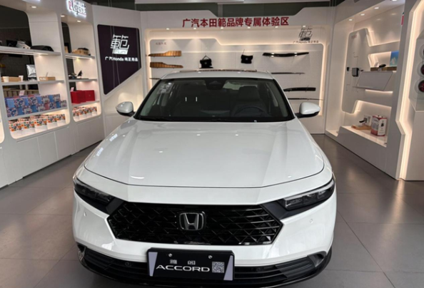 低油耗or强动力，雅阁和蒙迪欧怎么选?预算15-17万，我想这个价位应该能买到