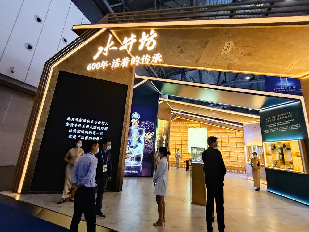 白酒股年报“第二只黑天鹅”: 水井坊净利预降超七成 弱于多数券商预估|财报解读