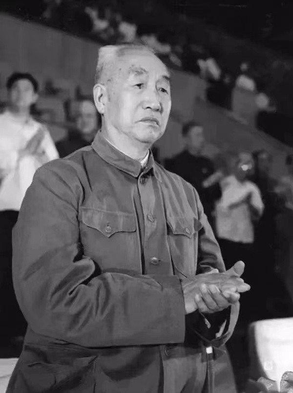 1966年，徐向前元帅被委任全军的文革组长，他不愿意干，可是毛主席发话了，推辞不