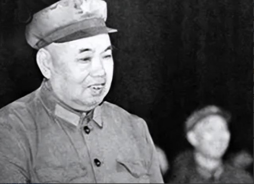 1976年许世友来到毛主席故乡韶山，就在喝酒时，许世友女儿突然上前耳语，许世友听