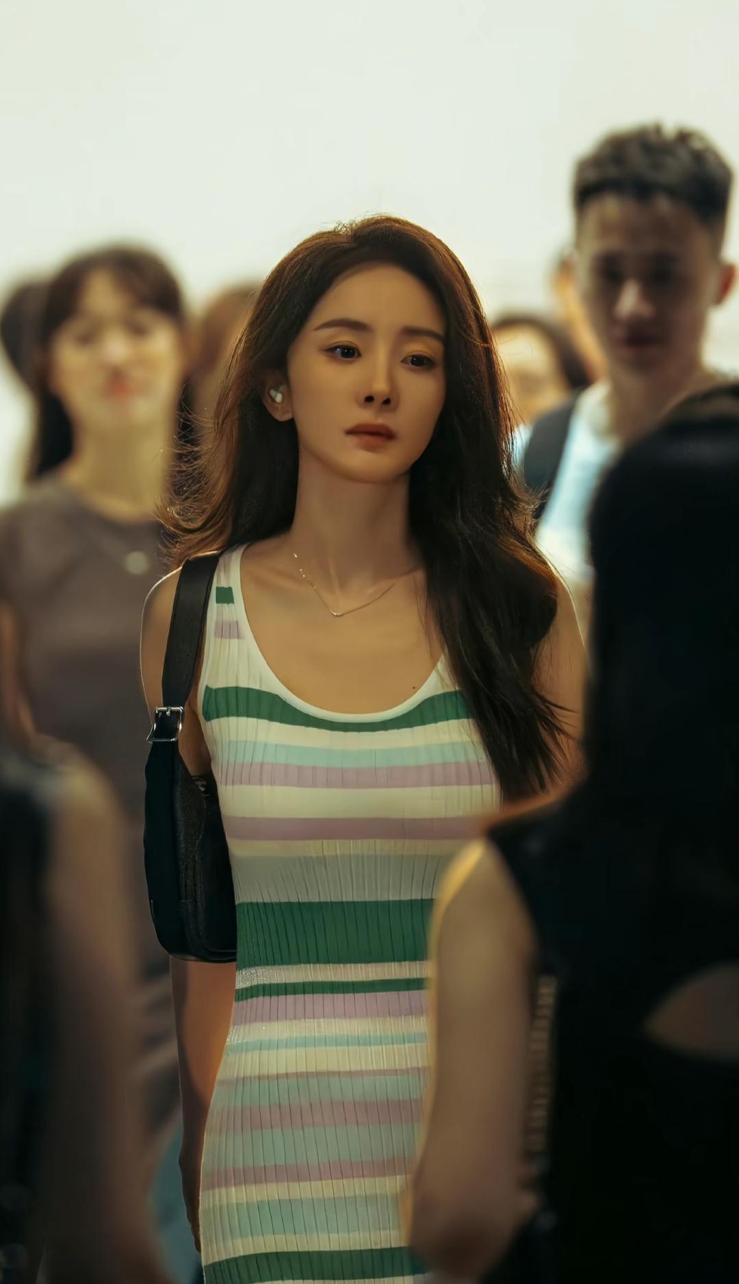 中戏领导自首的事，杨幂的作品可能会受牵连，最近中戏学校里的三位管招生的老