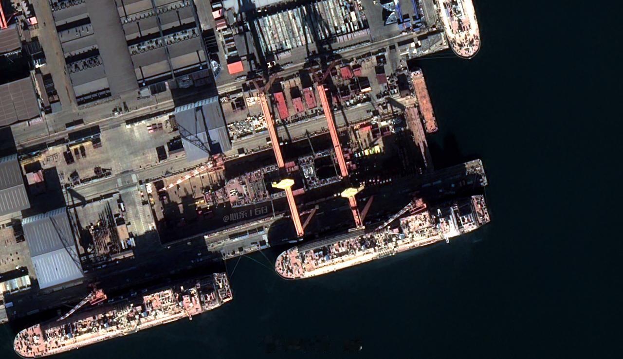 是姊妹舰还是下一代核动力？估计一年之后见分晓。图源见水印