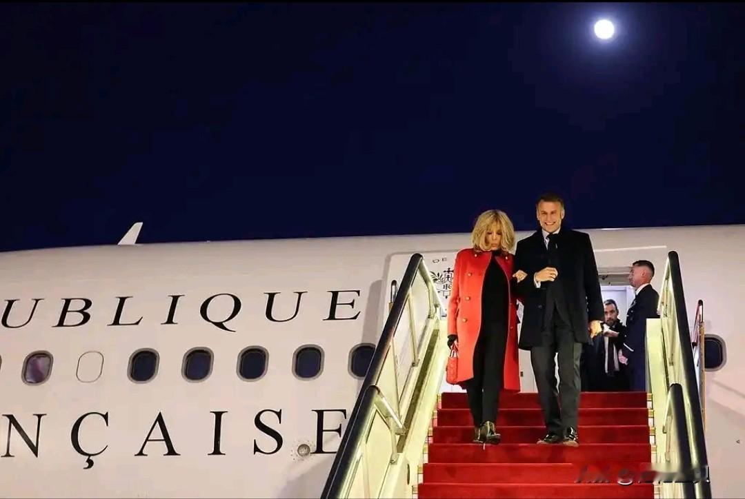 马克龙带35位大佬访华捞金！中法600亿合作落地，日本急得跳脚白忙活最近国际