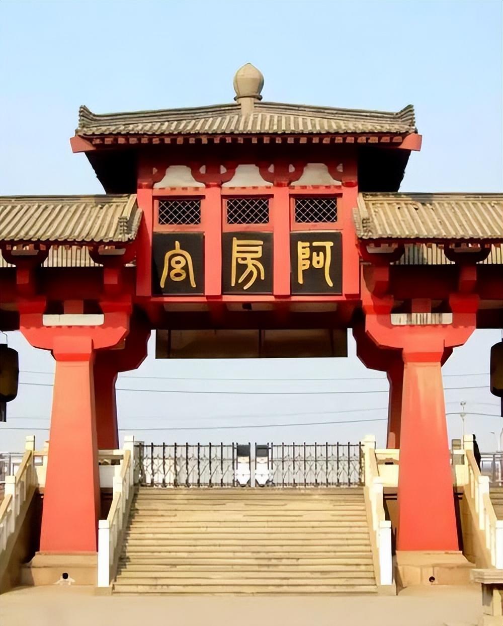 "楚人一炬，可怜焦土。"这句话，中国人背了一千多年。项羽，这个西楚霸王，就这么顶