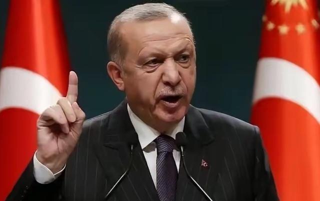 这事儿就极其离谱，伊朗一个主权国家，被你美国以色列联手偷袭轰炸，领袖都炸死了，死