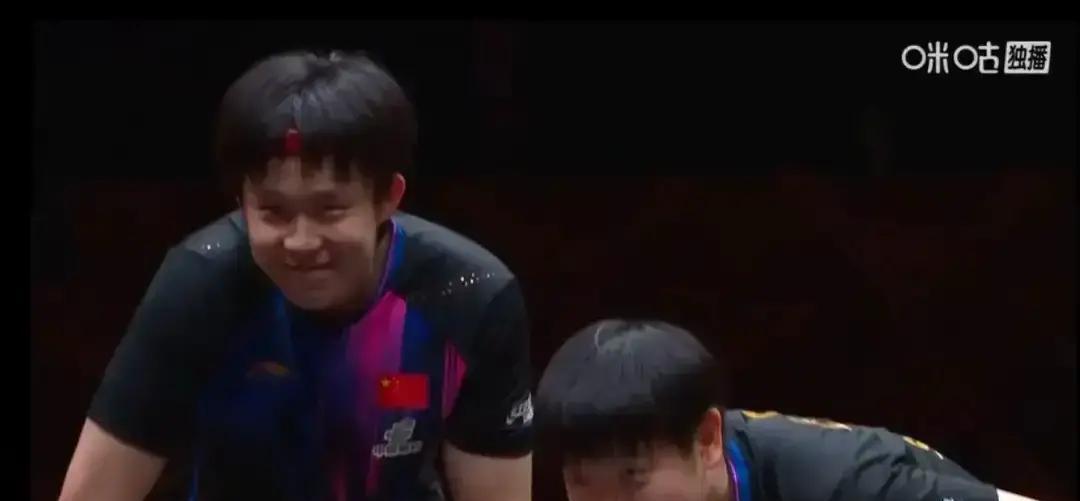 世乒赛混双，比分牌错了，所有人都没发现。莎头打栋曼，第三局10：4。裁判记成1