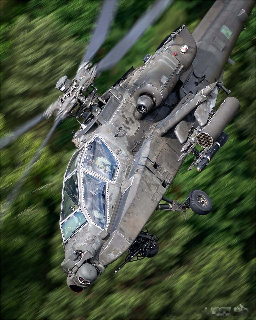 直升机空对空，作者Hesja
