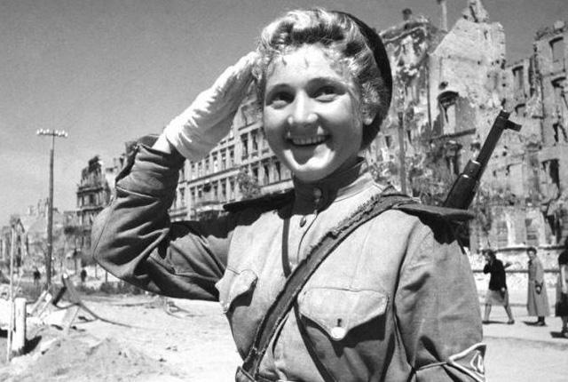 二战后苏联姑娘太多，不好找对象，政府想出个实在招儿，解决了大问题。一到战后，大家