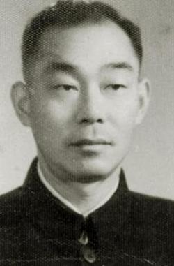 1949年上海刚解放，陈毅当了市长之后，最头疼就是缺个能镇场子的公安局长，这时陈