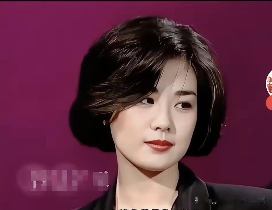 原来她年轻的时候这么好看，很漂亮也很温柔，整张脸看起来就是有灵气，真的好舒服，就