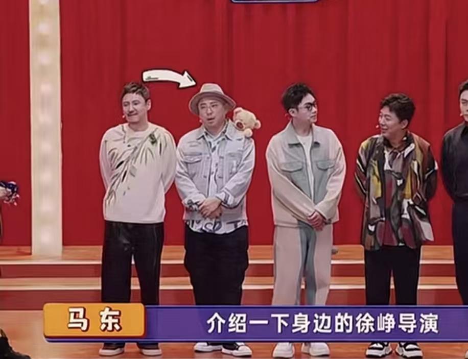 马东：“腾哥，用三个字介绍一下身边的徐峥导演。”沈腾：“大，大，大。”马