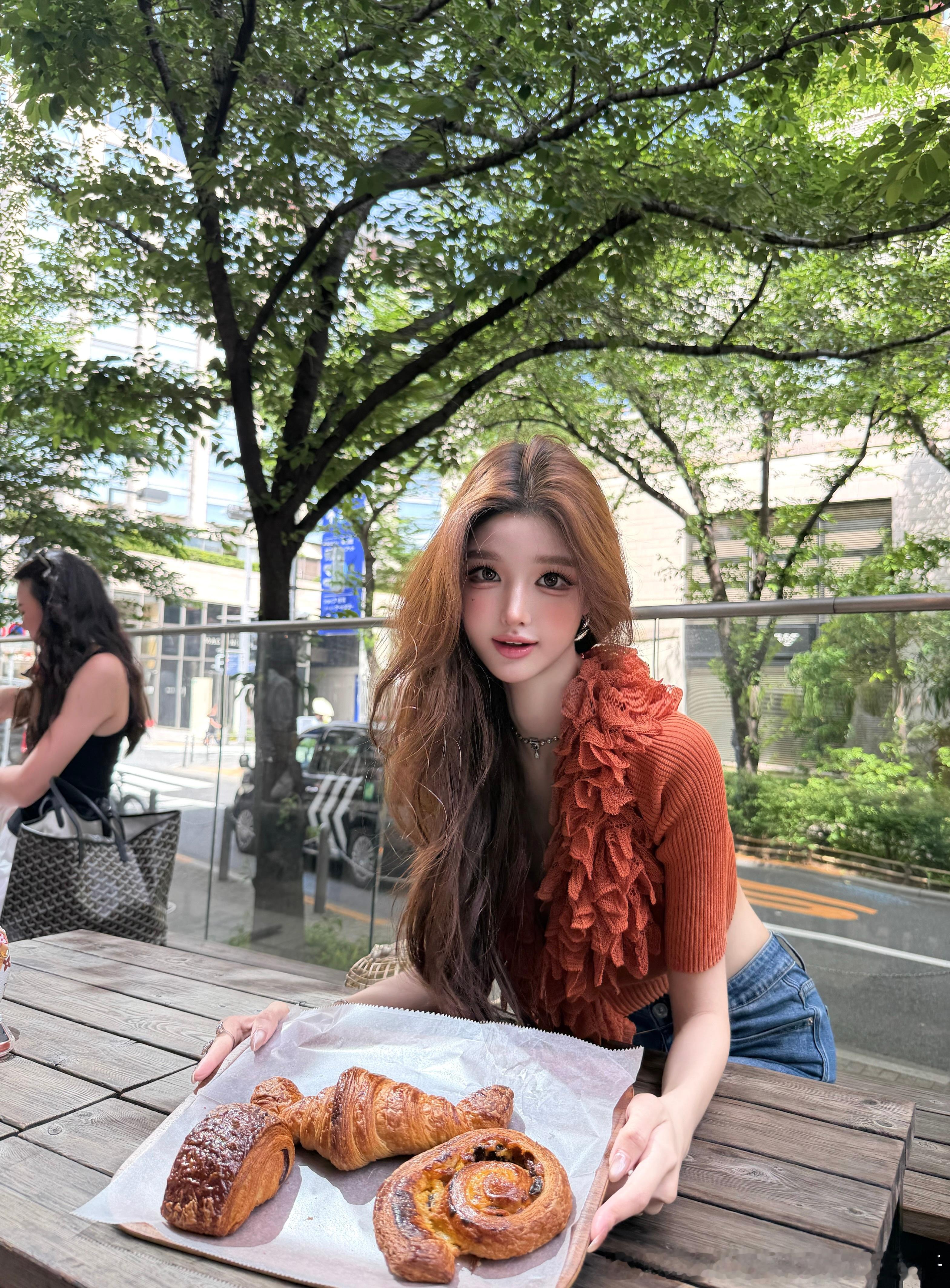 面包脑袋，出差的时候正餐一顿不吃，每天就是面包薯条咖啡，高甜高油的的才能让我开心