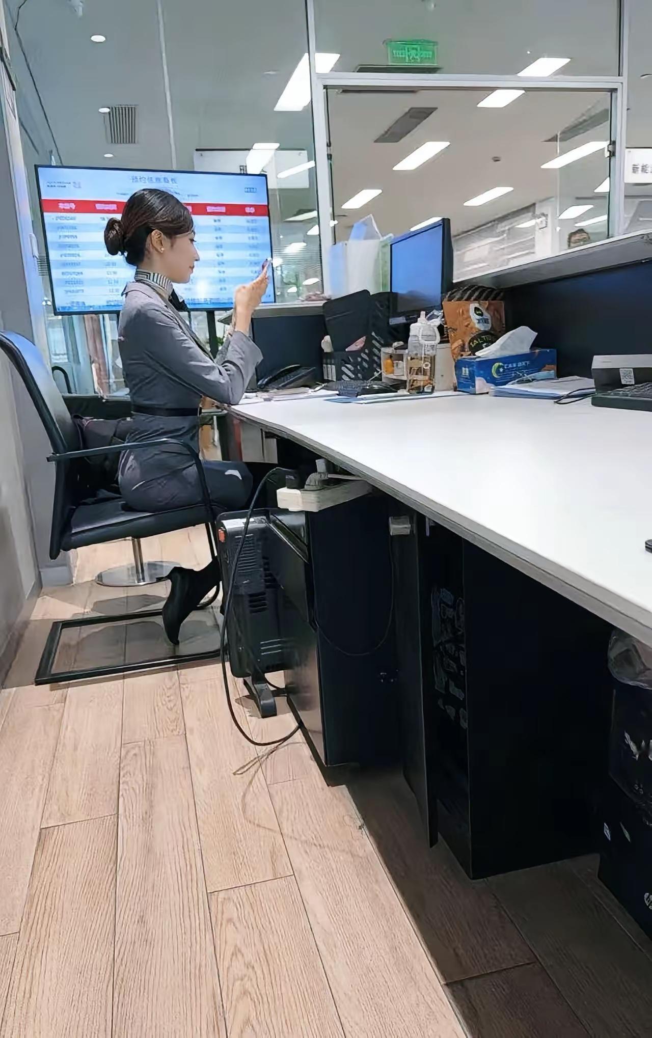 猜猜这在哪一个单位上班？公司上班我在公司上班