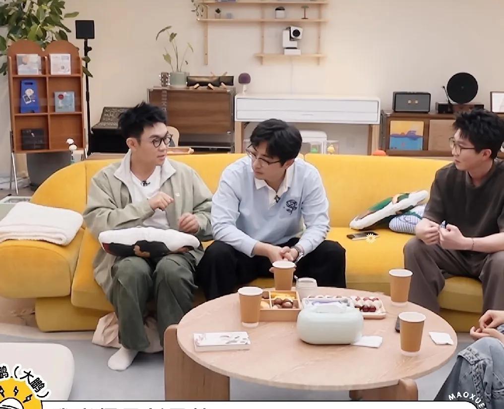 大鹏：“我之前去电影院看张若昀的电影《21世纪安全撤离》，把旁边坐着的张若昀认成