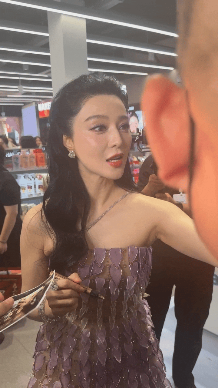 她真的好会保养啊，45岁这状态算很好了，美丽不失风韵！