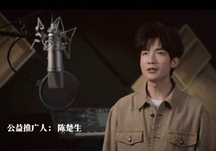 来，猜猜这是谁？快男——断层冠军；披哥——总决赛个喜第一、C位和XL双冠王；