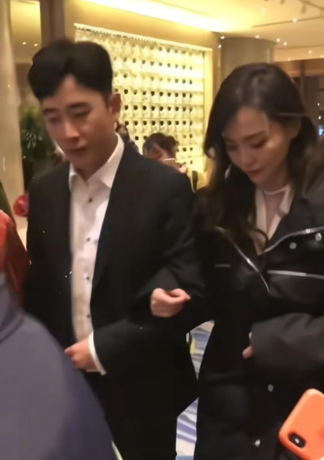 唐嫣和罗晋又被传婚变了，这次是狗仔刘大锤，直播的时候说的，说他们两人同城不