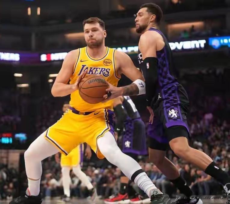 1月13日！湖人3连败，赛后3件事需要提一下:一、湖人112-124不敌国王