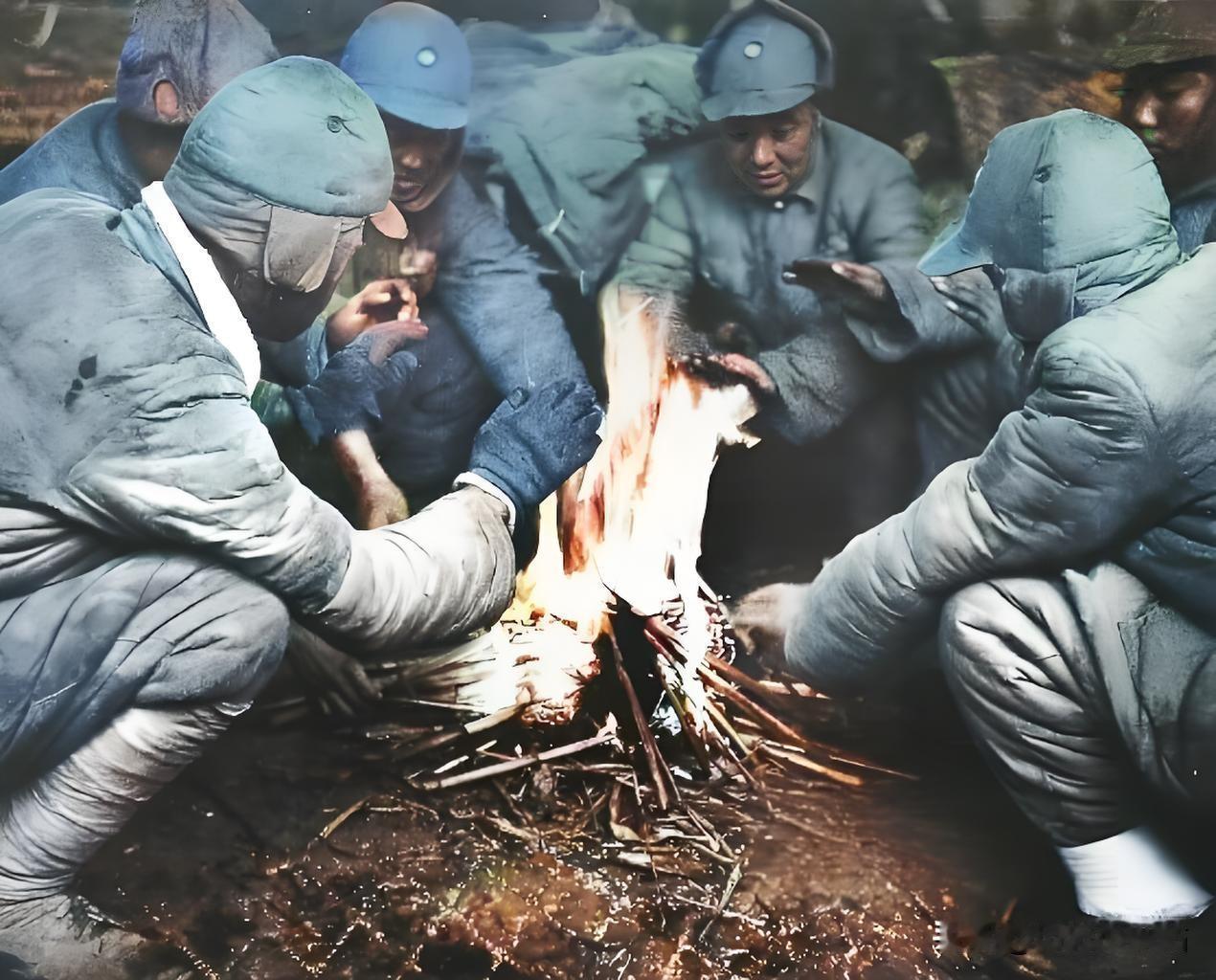 这张拍摄于1948年10月下旬的照片，取景于浦口火车站北广场。此时距淮海战役爆发