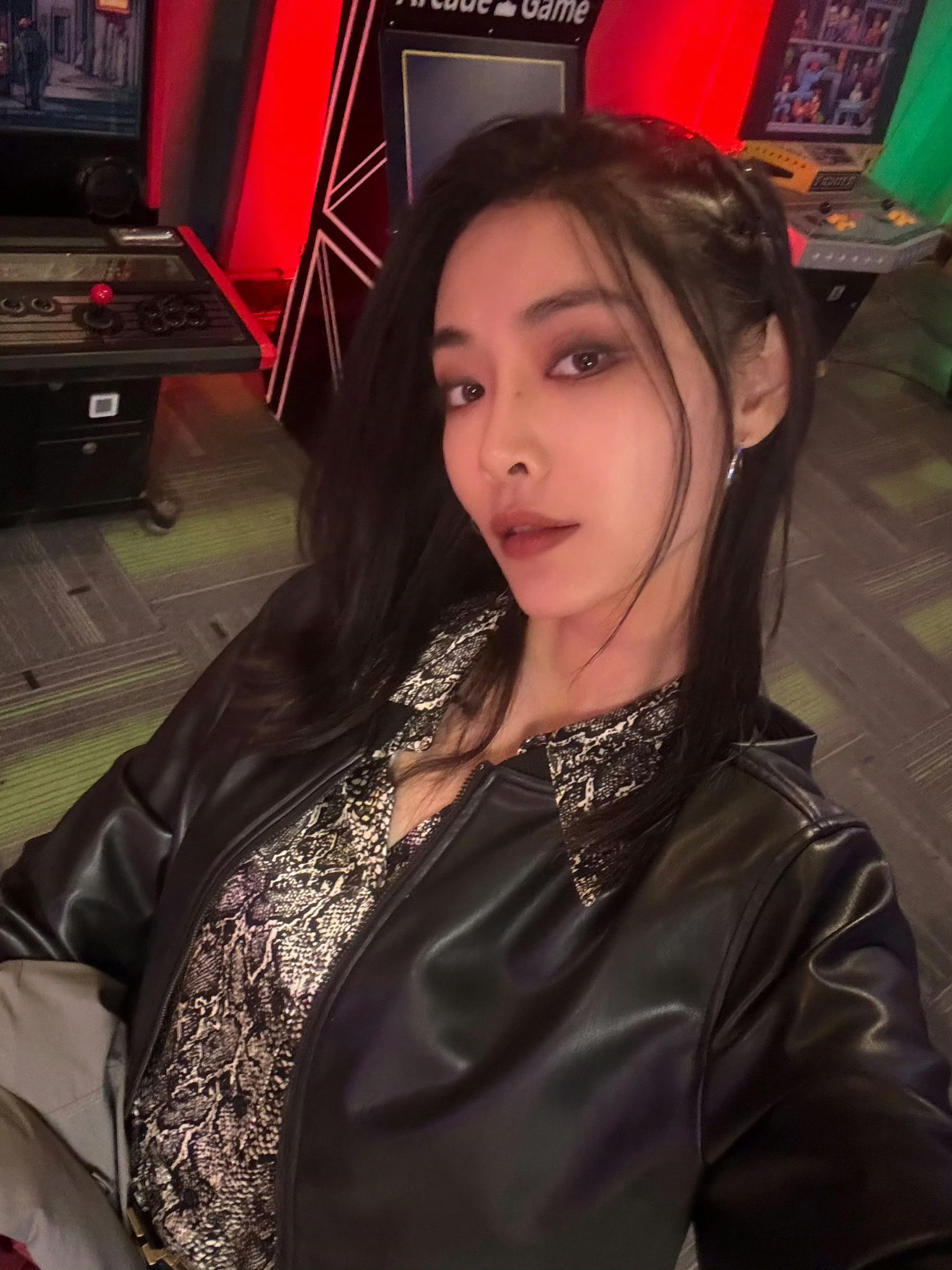 许佳琪自拍眼神无敌了​​​