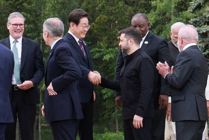 【韩国回应泽连斯基求援：谨慎，正在研究中】据韩联社消息，当地时间8月10日，韩国