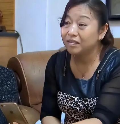 身家不菲的湖南女老板郭漫红，被熟人骗到偏僻处，推进了三米多深、漆黑冰冷的地下排污