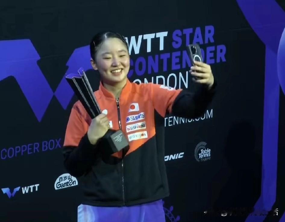 喜怒哀乐全都挂脸上的张本美和伦敦战胜早田希娜拿到冠军后脸上乐开了花。从巴黎奥