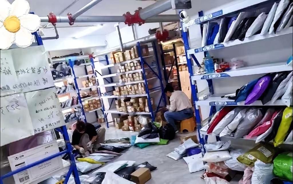 别再被“快递驿站月入两万”骗了！我闺蜜砸12万接店时，算着一天1300个件、每个