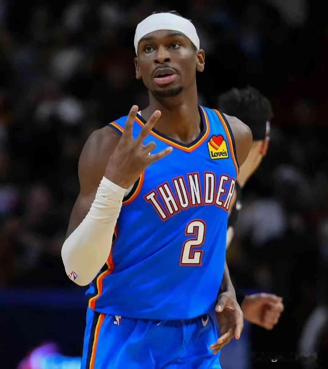 雷霆15连胜了。二当家回归，MVP亚历山大稳如泰山，替补席都开始不讲道理了。