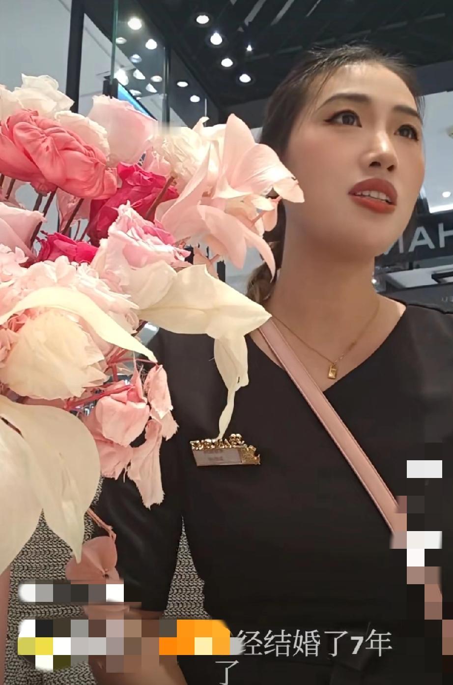 女子自编自导自演：感恩西贝拯救了我7年的婚姻和爱情。这个女的说:她和老公结婚7