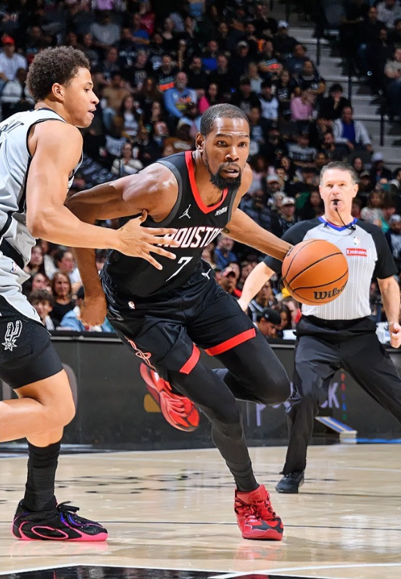 火箭惨负马刺！不用纠结，就是打不过1，马刺策略非常简单，凯尔登·约翰逊死亡缠